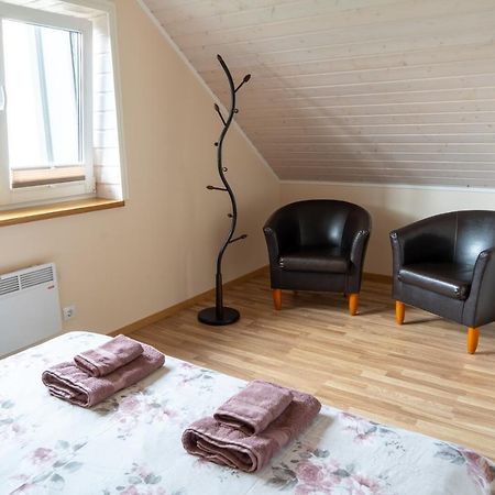 Cosy Family Guesthouse With Sauna And Garden Kuressaare Eksteriør bilde