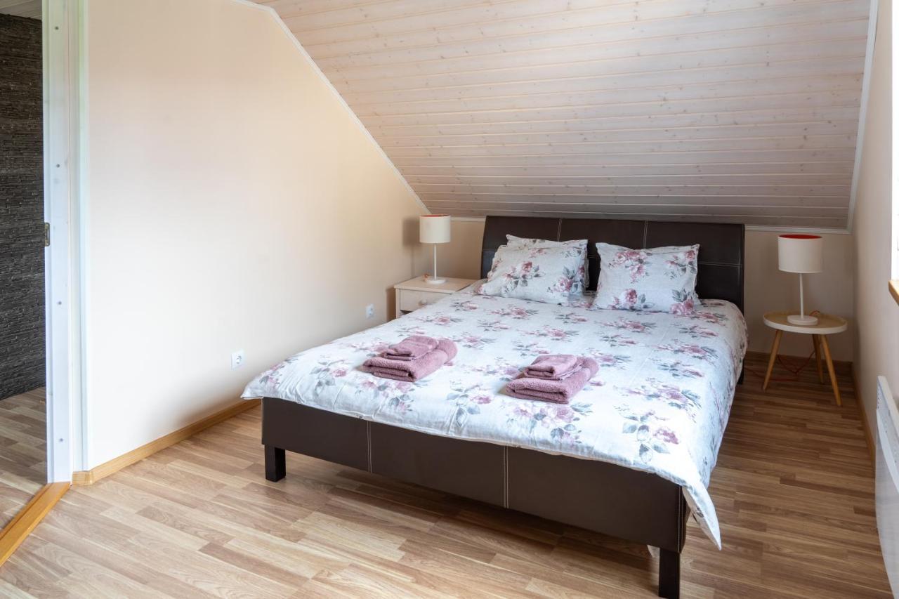 Cosy Family Guesthouse With Sauna And Garden Kuressaare Eksteriør bilde