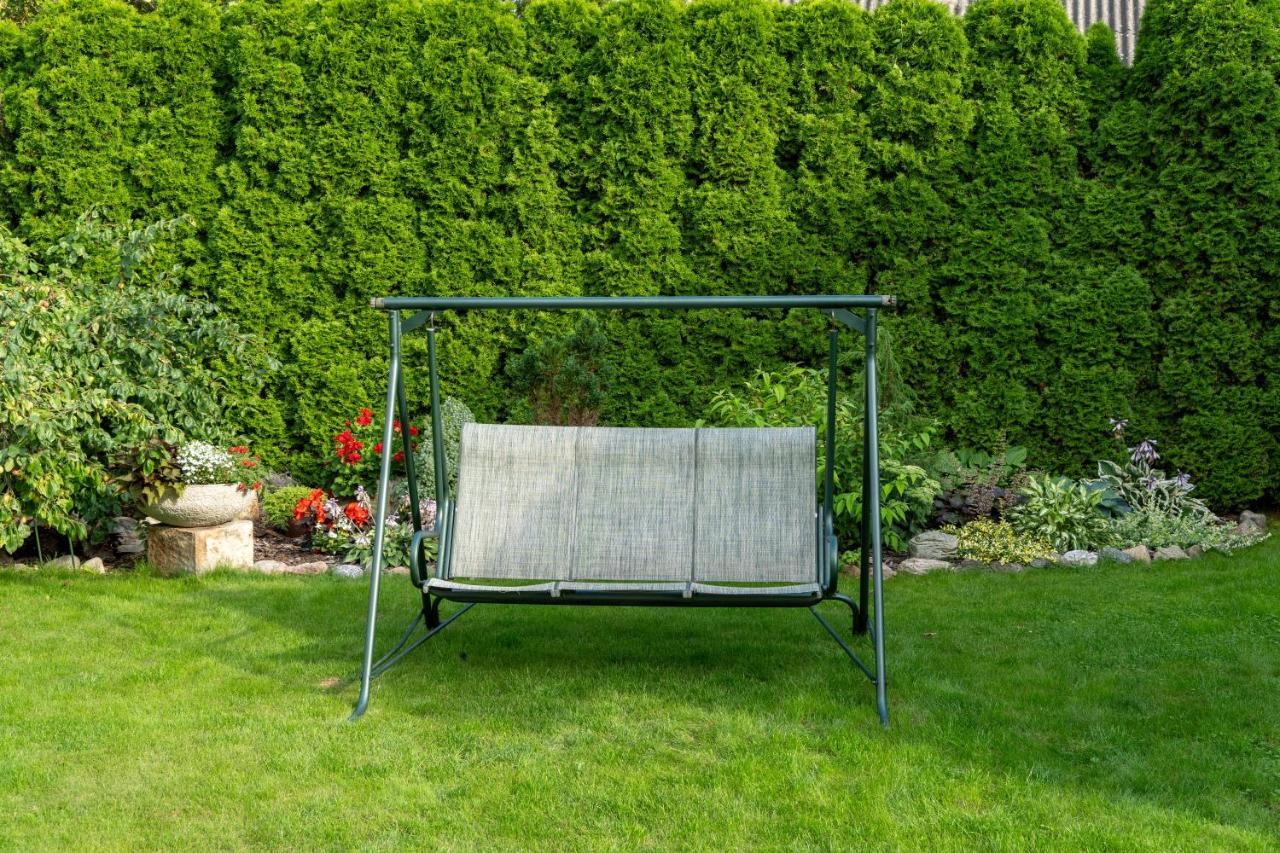 Cosy Family Guesthouse With Sauna And Garden Kuressaare Eksteriør bilde