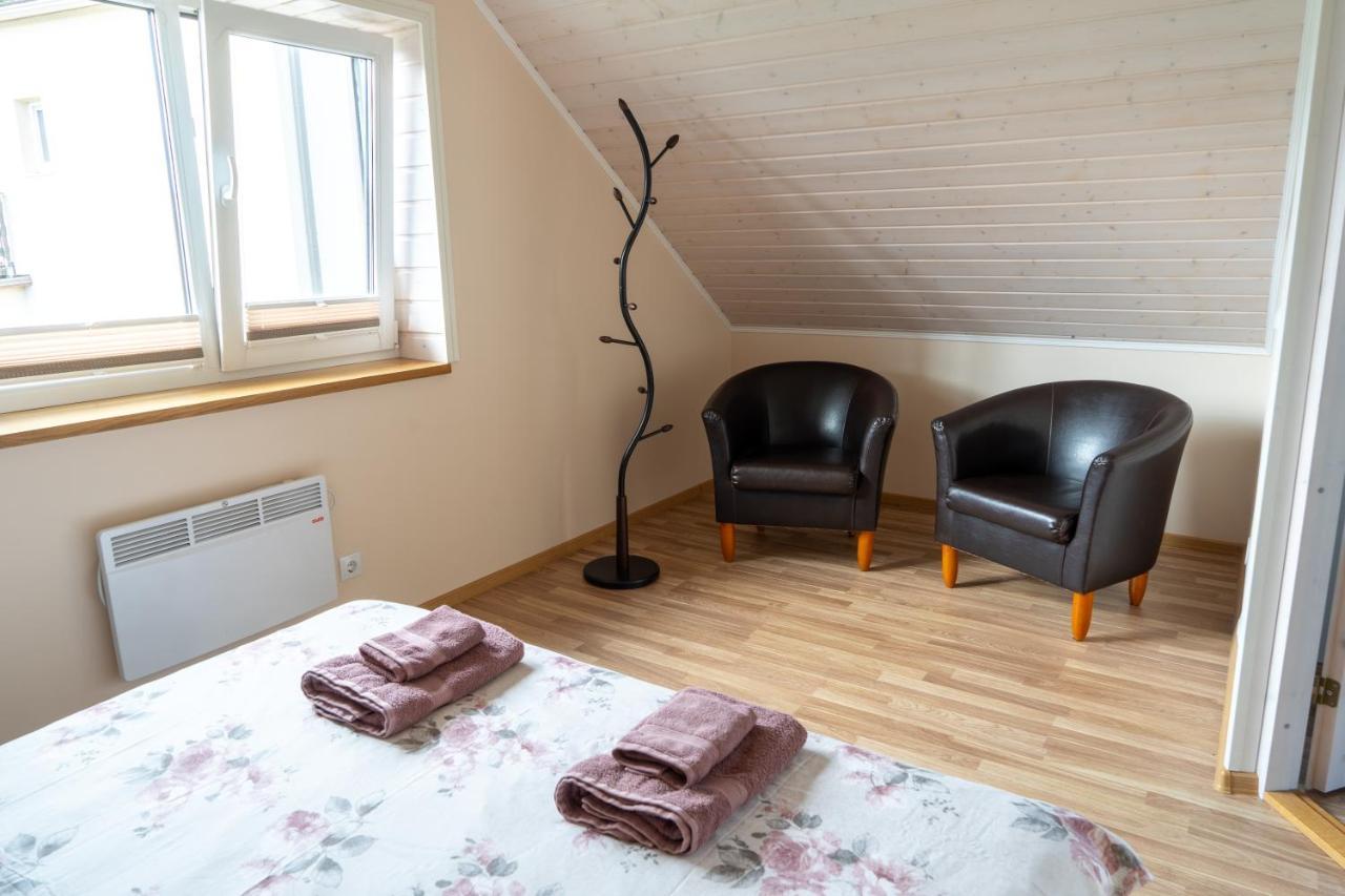 Cosy Family Guesthouse With Sauna And Garden Kuressaare Eksteriør bilde