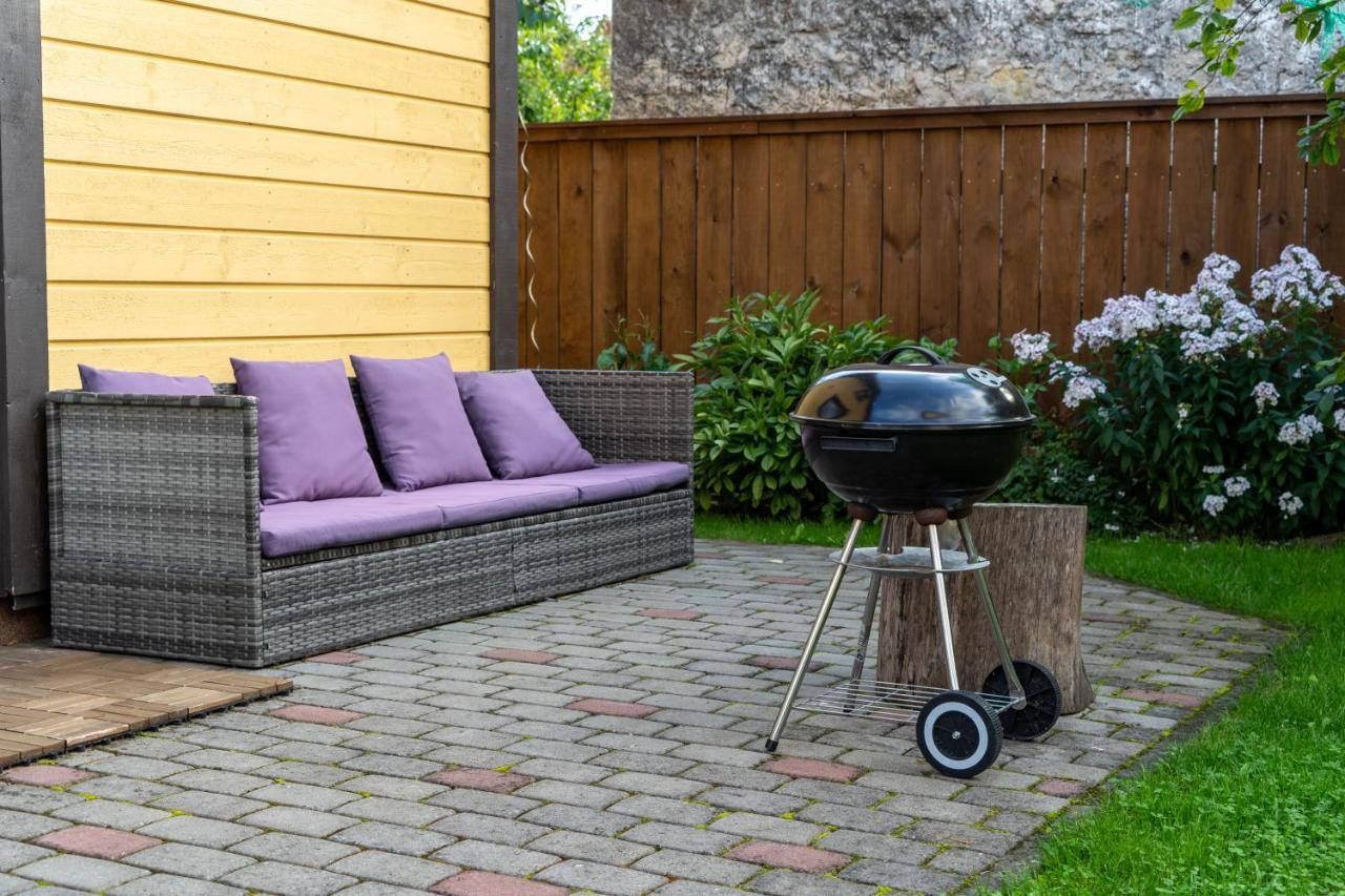 Cosy Family Guesthouse With Sauna And Garden Kuressaare Eksteriør bilde